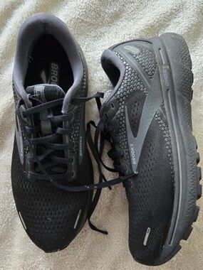Brooks Ghost 14 – Black Running Shoes – Women’s Size 10 Gently Used